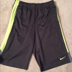Basketball shorts - youth XL - Nike